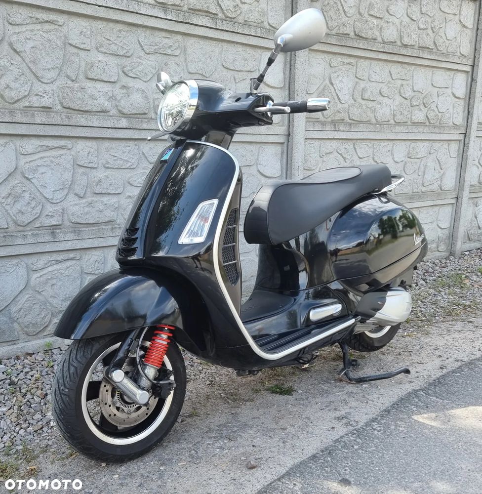 Piaggio Vespa - 2
