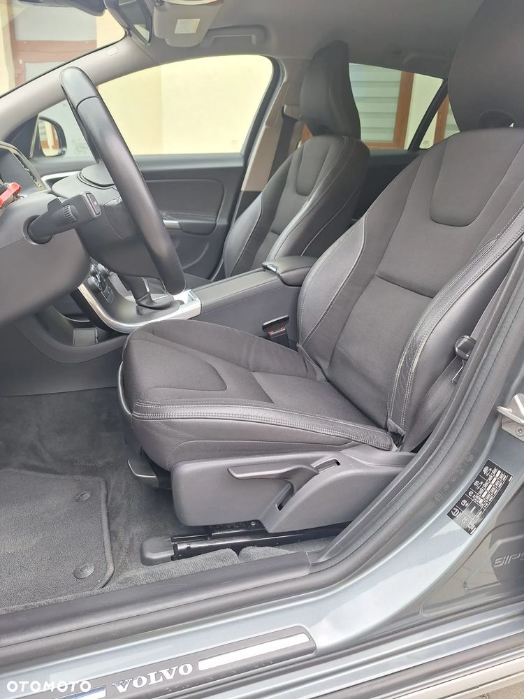 Volvo V60 Cross Country D3 Geartronic Kinetic - 20