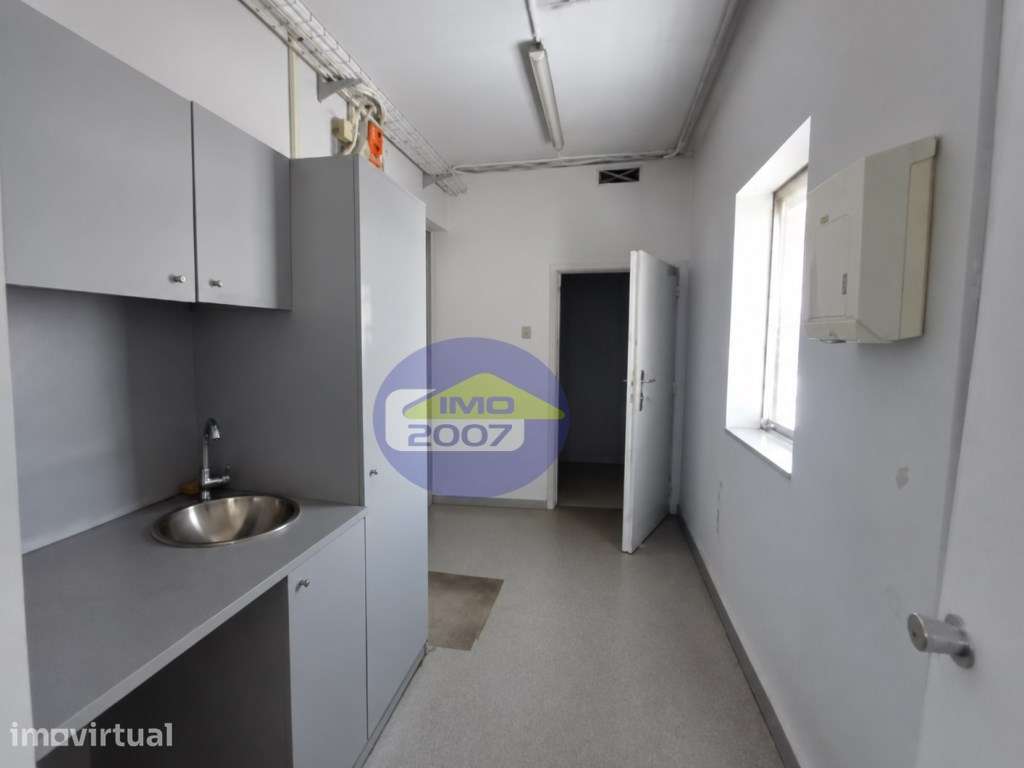 Loja com 225 m2 no centro de São João da Madeira - Grande imagem: 4/5