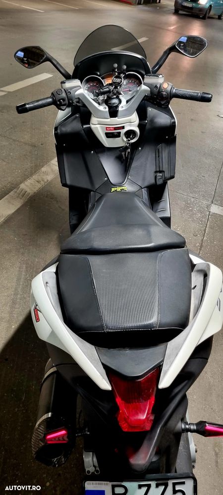 Aprilia SR GT - 6