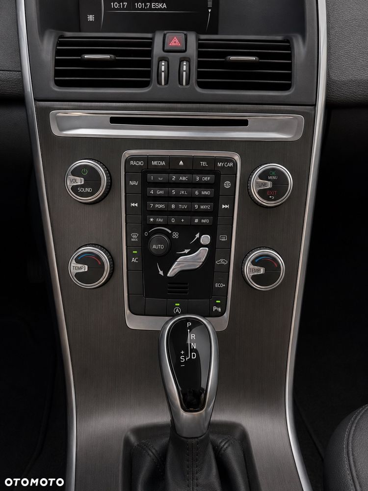 Volvo XC 60 D4 Geartronic Momentum - 11