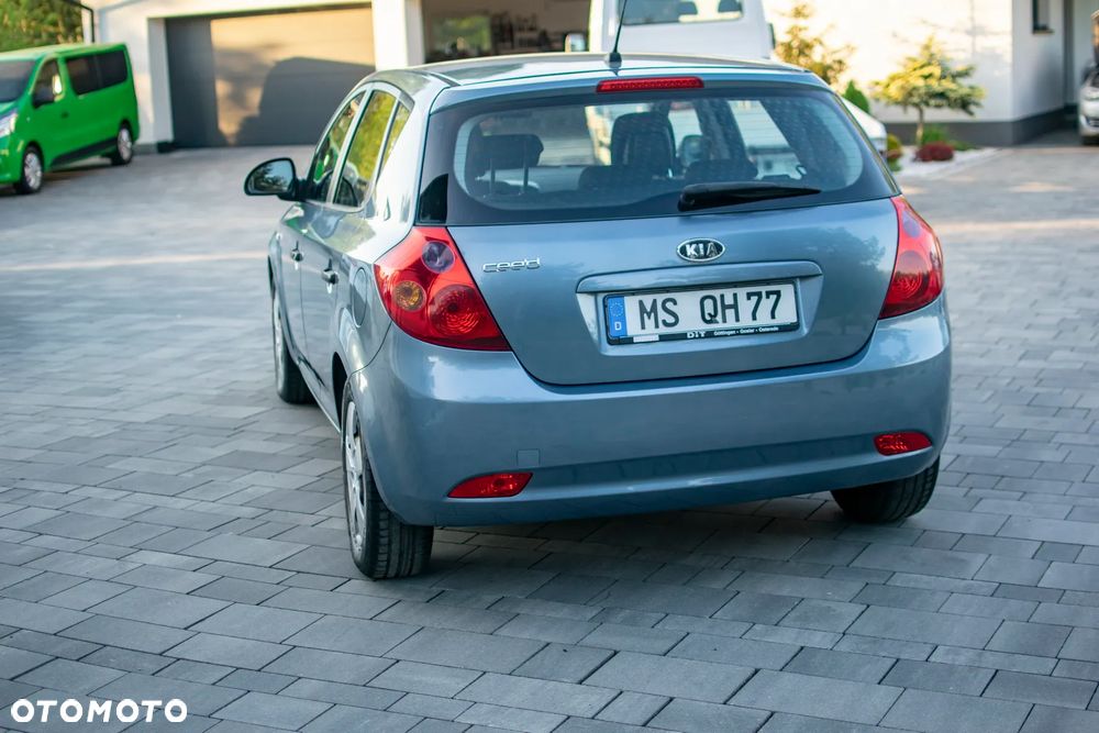 Kia Ceed - 16