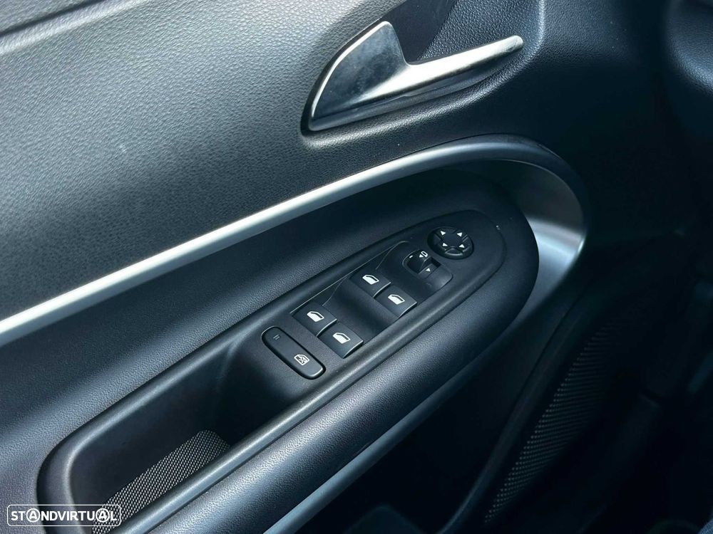 Jeep Avenger 1.2 GSE T3 Summit - 14