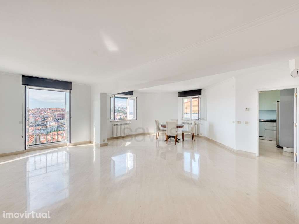 Apartamento T2 com garagem na Costa do Castelo , Lisboa - Grande imagem: 2/25