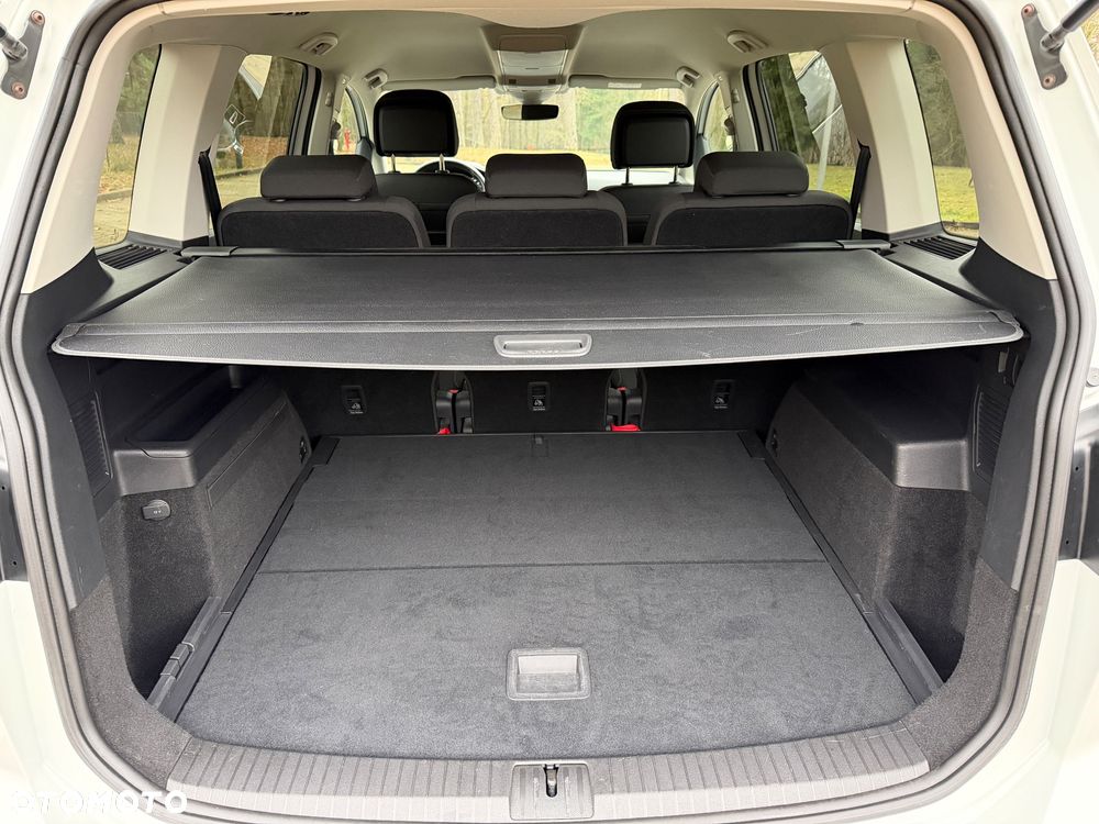 Volkswagen Touran - 37