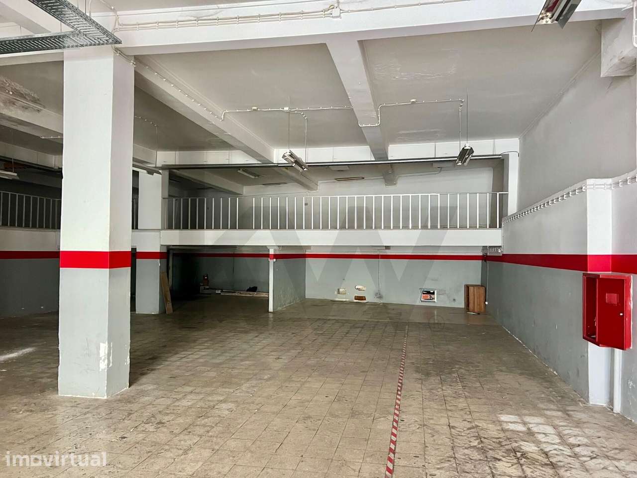 Loja com aproximadamente 590 m2 em Arroios - Grande imagem: 4/14