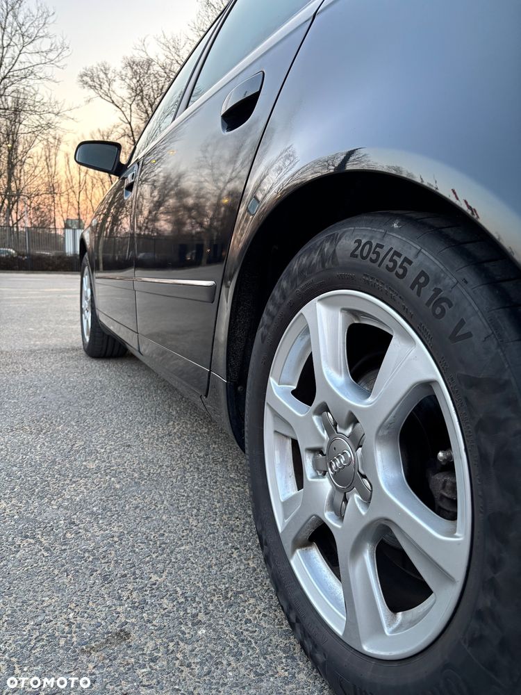 Audi A4 Limousine - 13