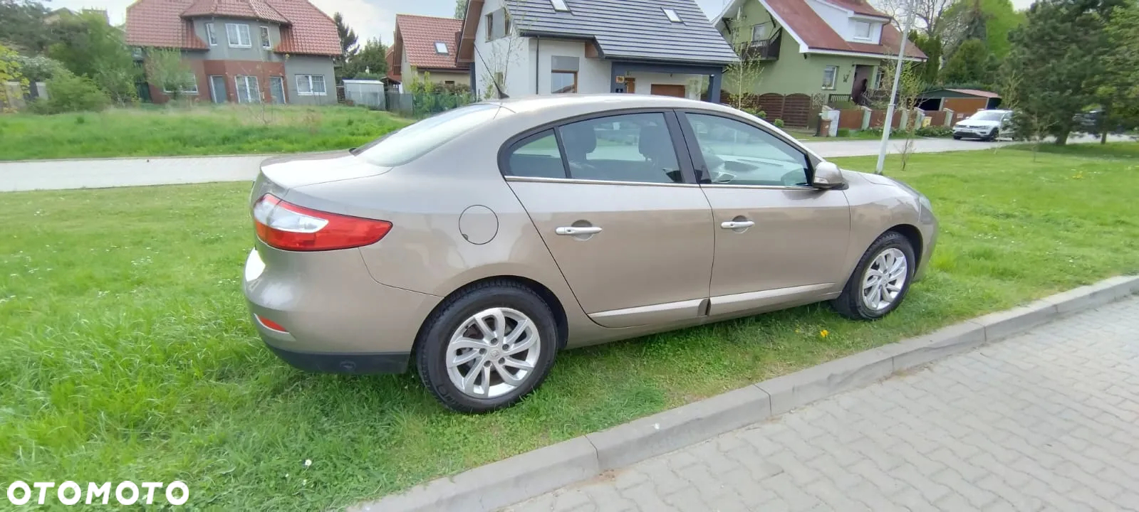 Renault Fluence 1.6 16V Zen - 3