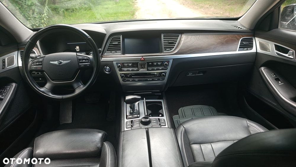 Hyundai Genesis - 18