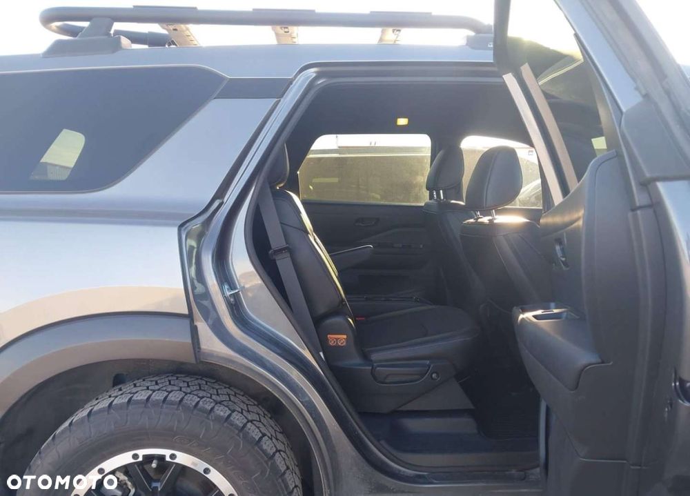 Nissan Pathfinder - 13