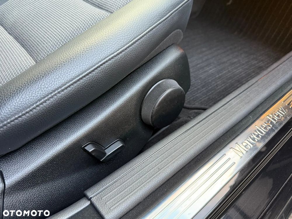 Mercedes-Benz Klasa C 180 T CGI Automatik BlueEFFICIENCY Avantgarde - 17