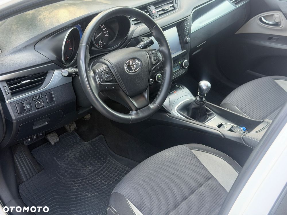Toyota Avensis 2.0 D-4D Premium - 20