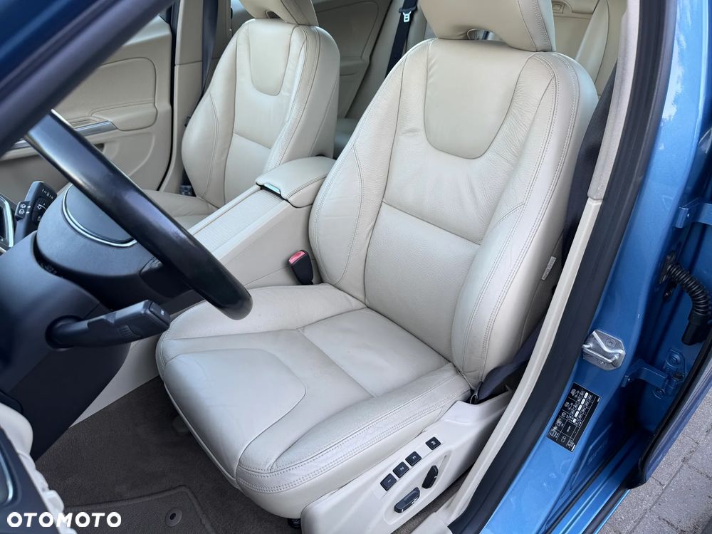 Volvo V60 D6 Plug-In-Hybrid AWD Geartronic Summum - 13