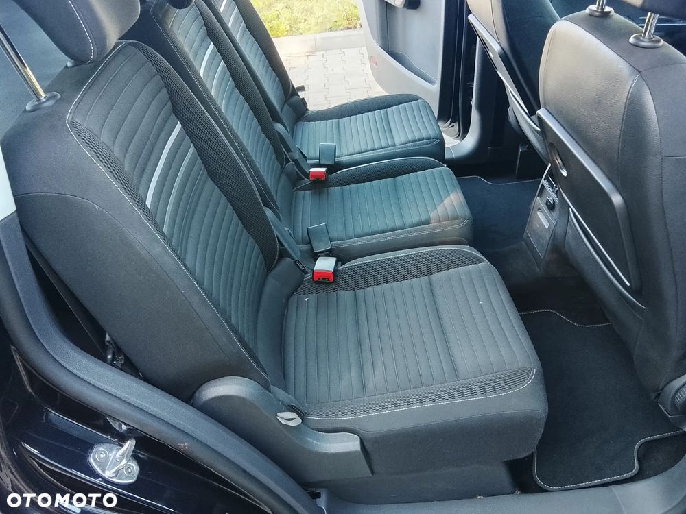 Volkswagen Touran - 8