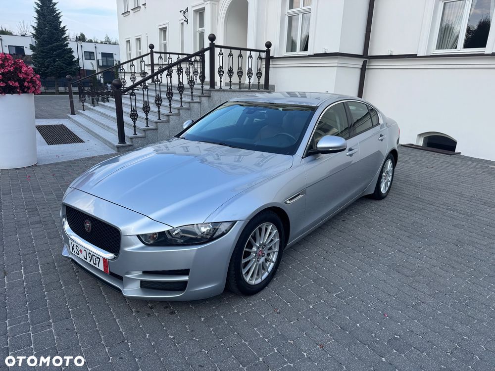 Jaguar XE 20d Portfolio - 3