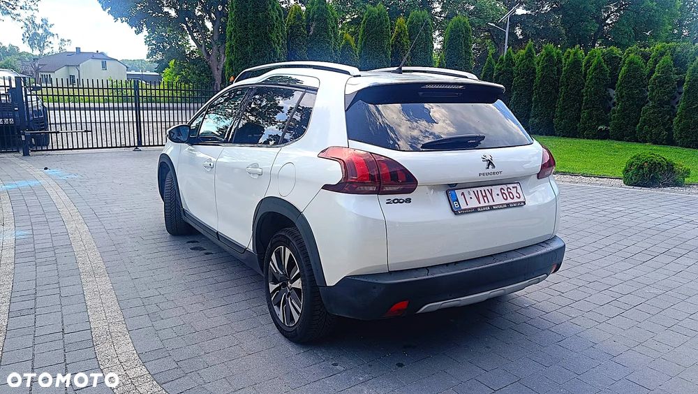 Peugeot 2008 1.2 Pure Tech GPF Signature S&S - 4