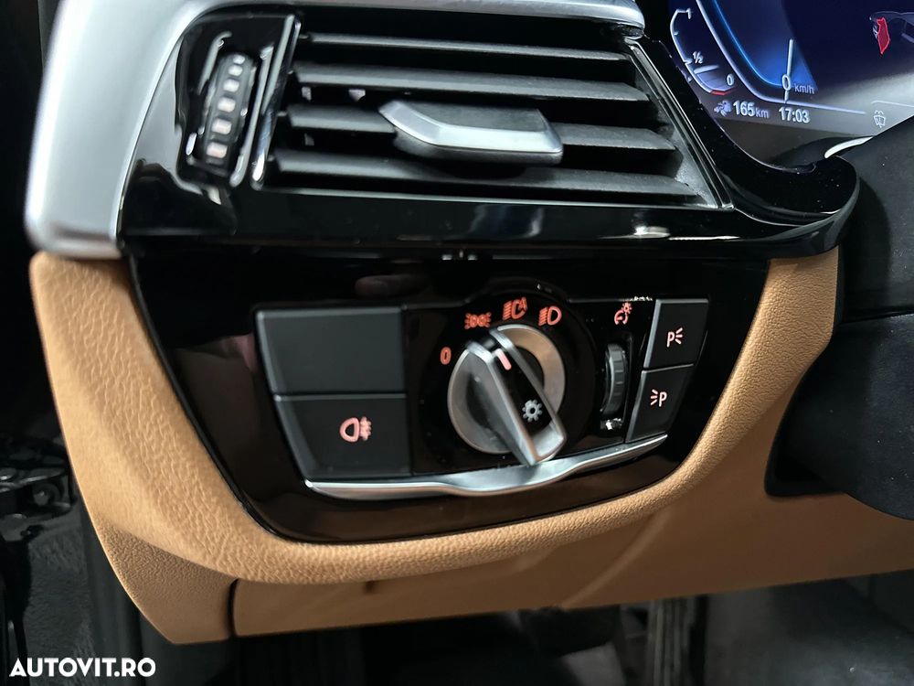 BMW Seria 5 530e xDrive Touring Aut. - 14