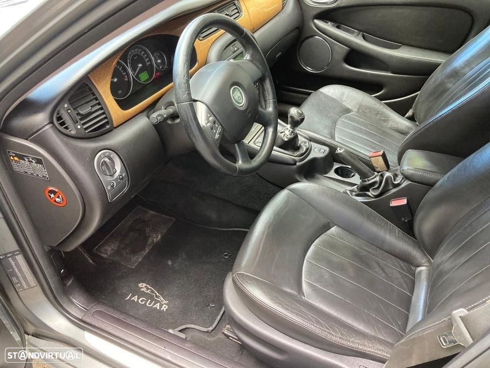 Jaguar X-Type SW 2.0 D Executive - 8