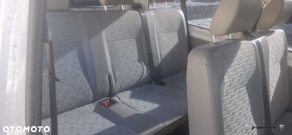 Volkswagen Caravelle - 11