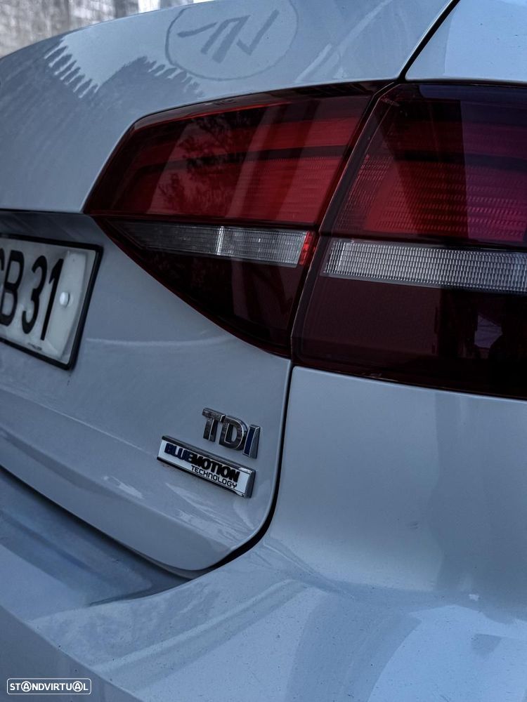 VW Jetta 2.0 TDI Trendline - 13