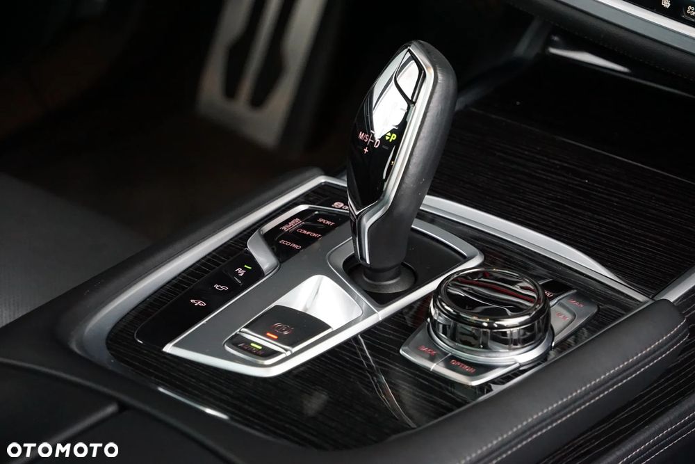 BMW Seria 7 750d xDrive - 36