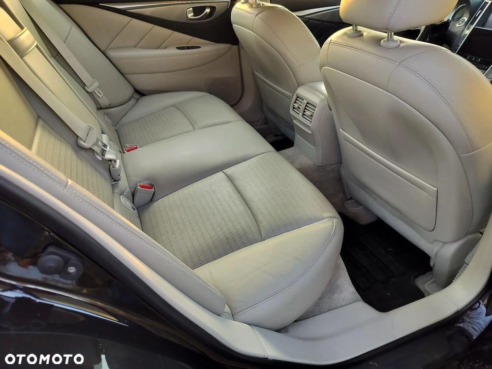 Infiniti Q50 2.0t Sport Sound Studio by Bose - 19
