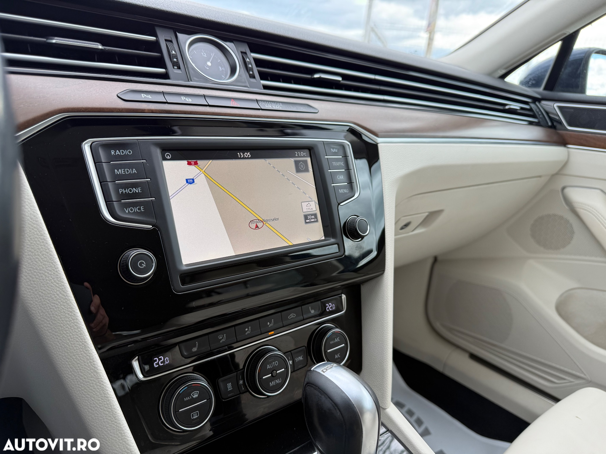Volkswagen Passat Variant 2.0 TDI SCR DSG Highline - 19