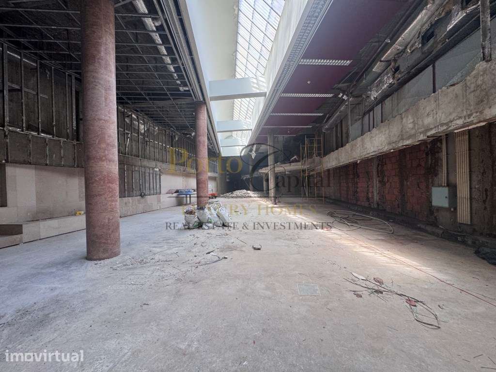 Espaço Comercial ou Armazém para Arrendamento Praça do Marquês de P... - Grande imagem: 2/33