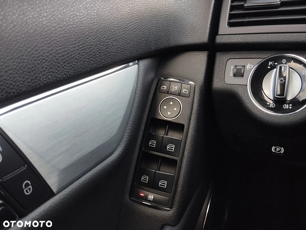Mercedes-Benz Klasa C 180 T Kompressor BlueEFFICIENCY Avantgarde - 30