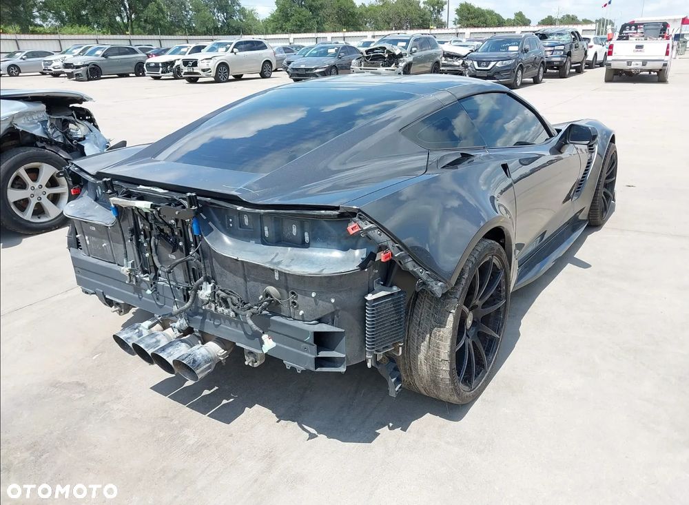 Chevrolet Corvette - 7