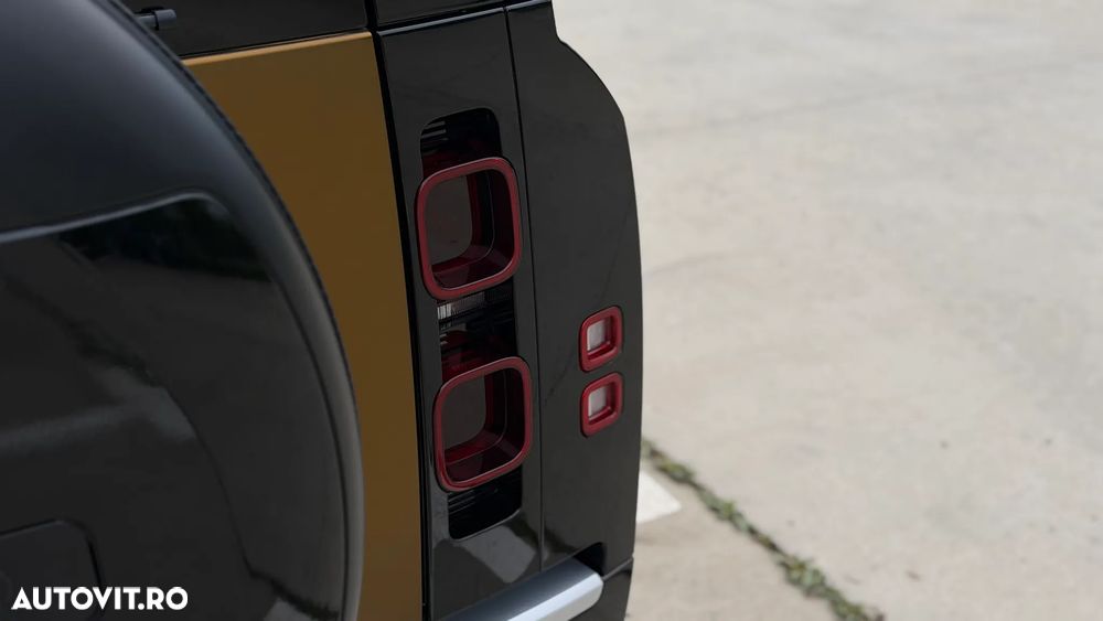 Land Rover Defender 90 3.0D 250 MHEV Hard Top X-Dynamic SE - 13