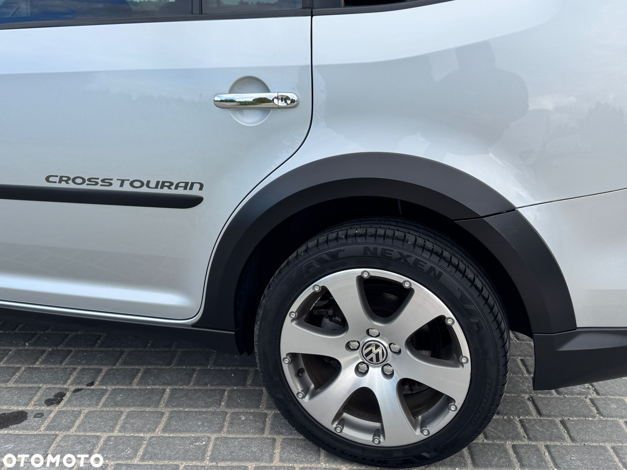 Volkswagen Touran 2.0 TDI DPF DSG Cross - 10