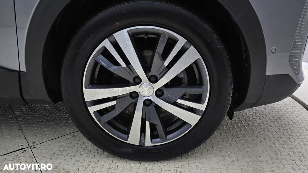 Peugeot 3008 1.2 PureTech S&S EAT8 Allure - 23