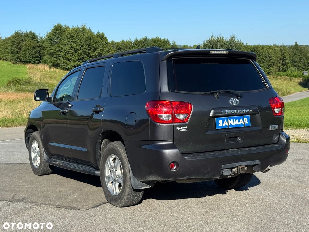Toyota Sequoia - 7