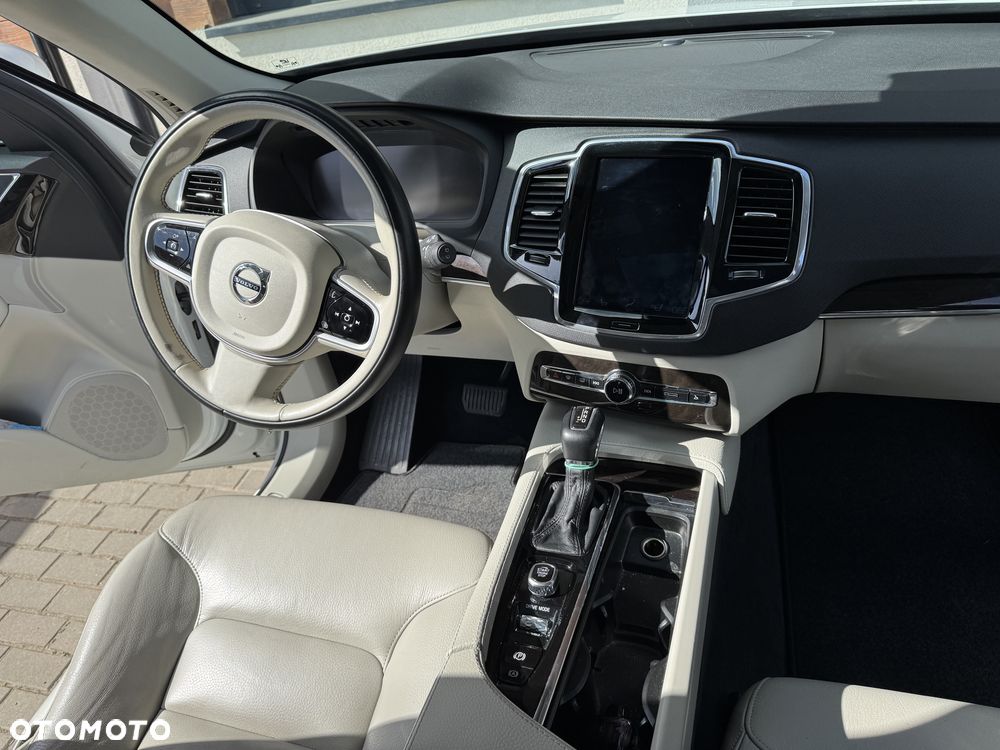 Volvo XC 90 - 16