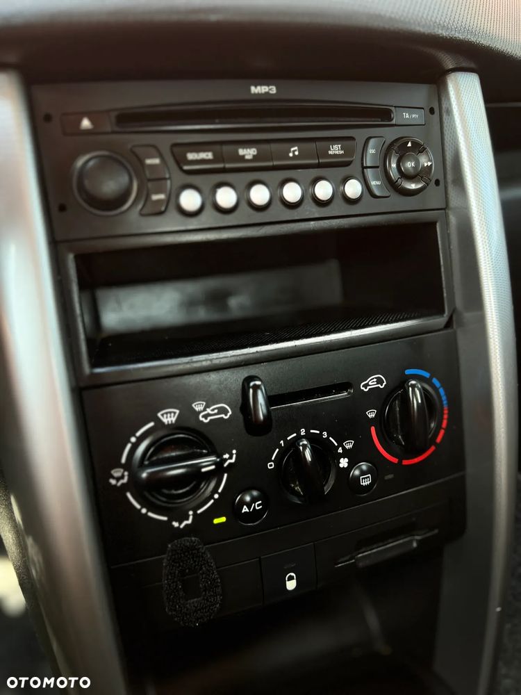 Peugeot 207 - 18
