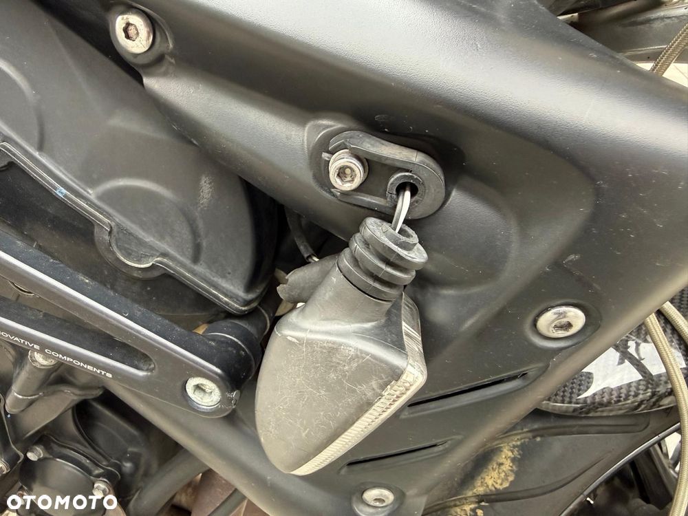 Triumph Street Triple - 16