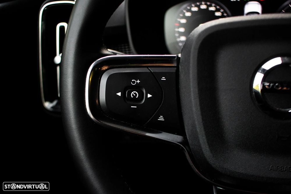 Volvo XC 40 T3 Momentum - 12