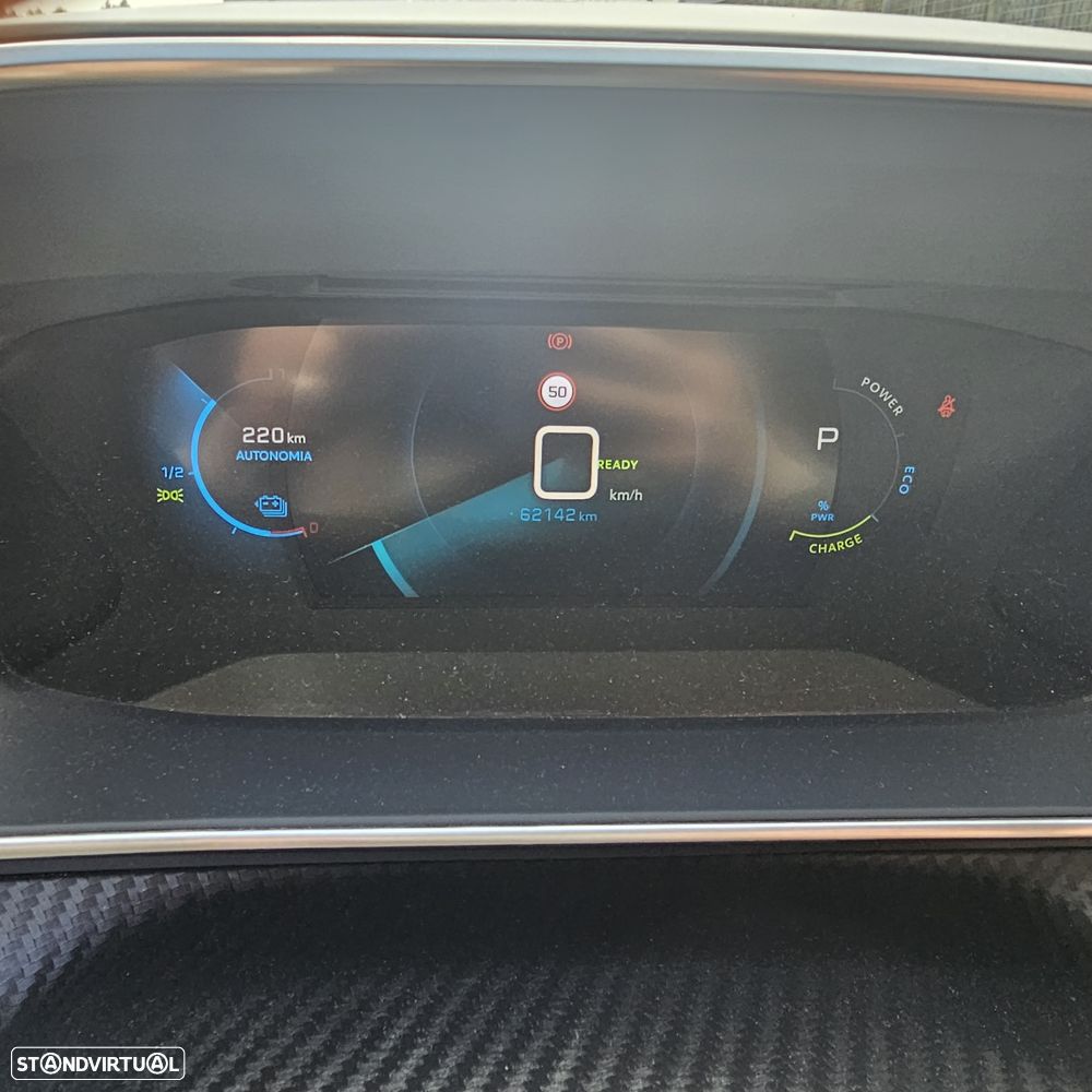Peugeot e-2008 50 kWh GT - 12