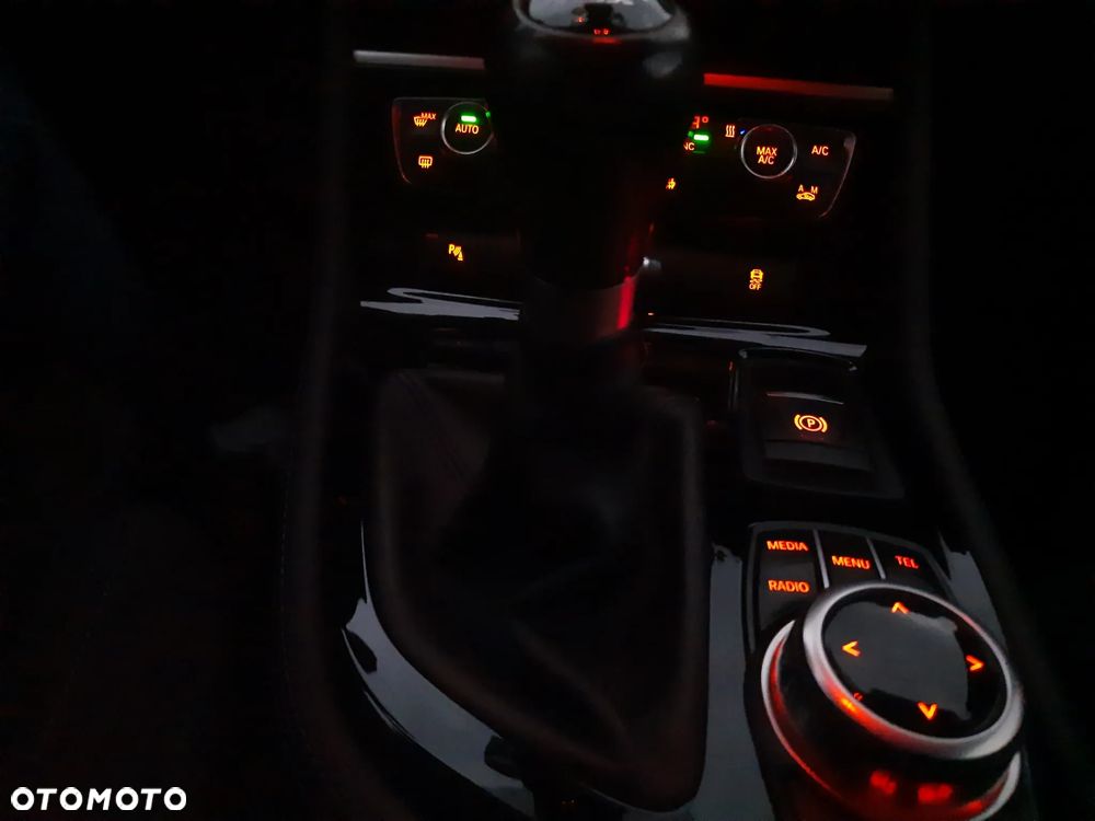 BMW Seria 2 218d M Sport - 38