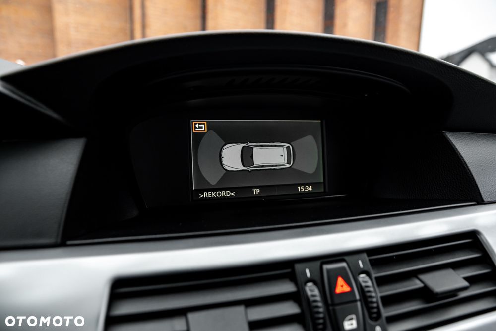 BMW Seria 5 525i Touring - 35