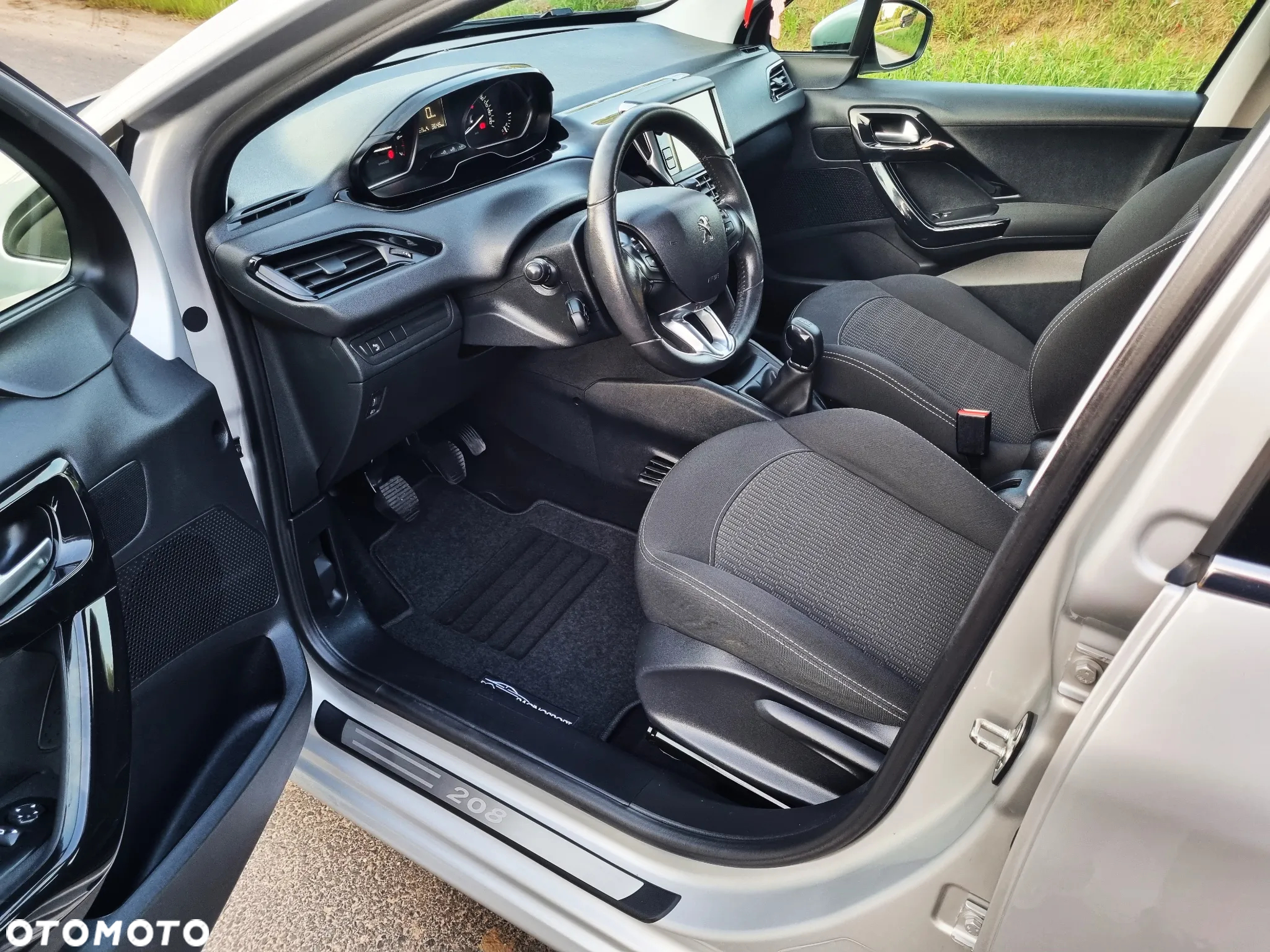 Peugeot 208 1.2 PureTech Style - 8