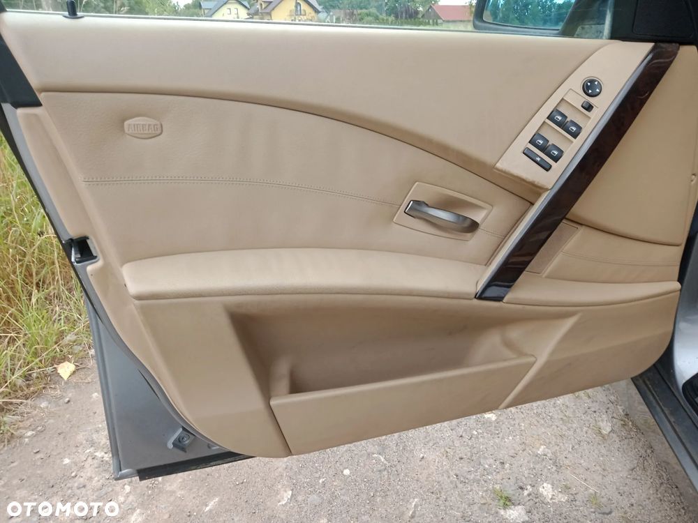 BMW Seria 5 525d Touring Edition Lifestyle - 11