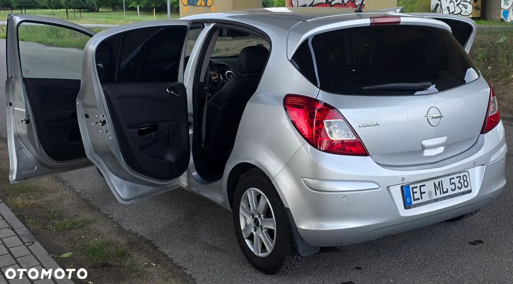 Opel Corsa 1.4 16V Cosmo - 17