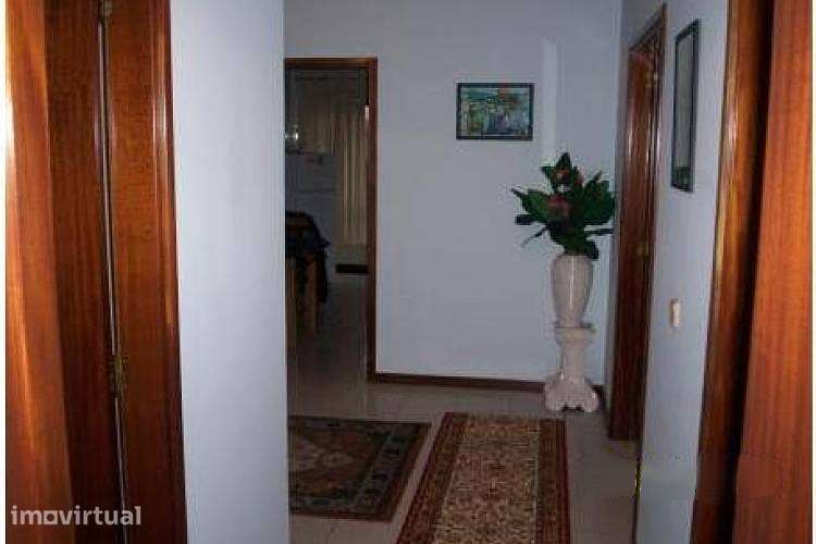 Apartamento T2 com varanda e garagem em Braga - Grande imagem: 5/9