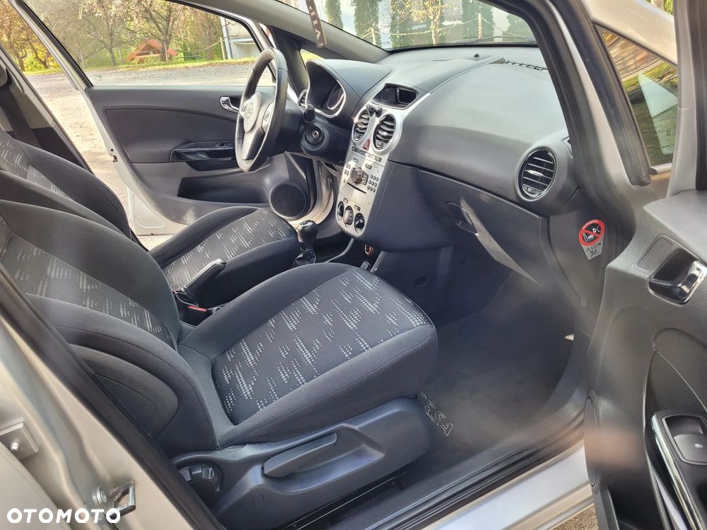Opel Corsa 1.4 16V Satellite - 6