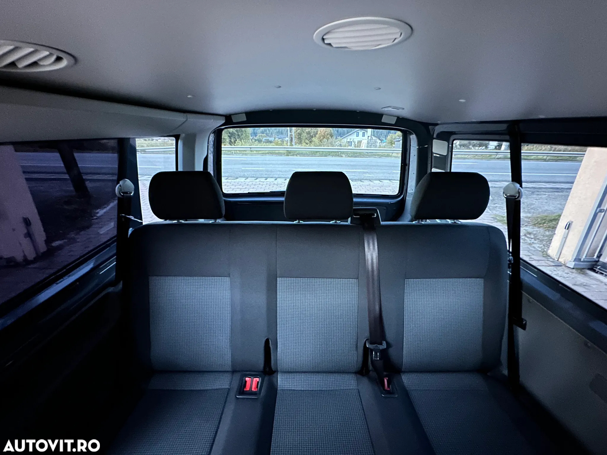 Volkswagen Caravelle - 25