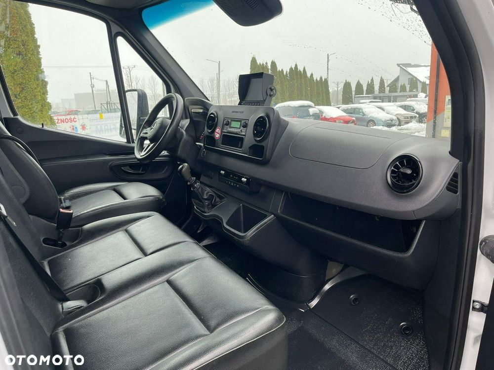 Mercedes-Benz Sprinter - 12