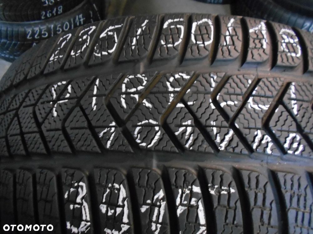 OPONA POJEDYNKA 235/50R18 PIRELLI WINTER SOTTO ZERO 3 MGT DOT 3915 8MM - 1