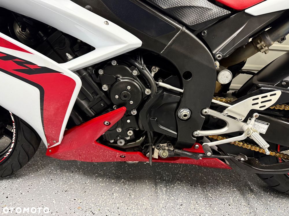 Yamaha R1 - 17